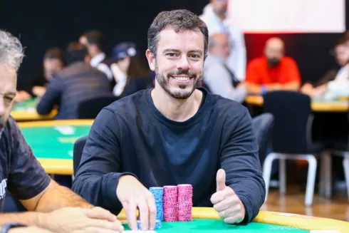 Paulo Gini terminou o primeiro Dia classificatório na ponta do chip count
