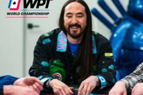 Steve Aoki é um verdadeiro fã do esporte da mente (Foto: WPT)
