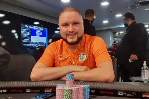 Clayton Paz chegou longe nas mesas do PokerStars
