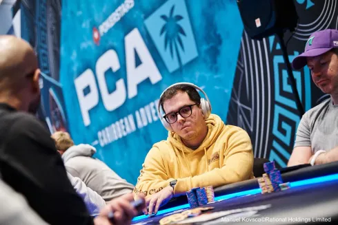 Brunno Botteon está com a leitura em dia no BSOP Bahamas
