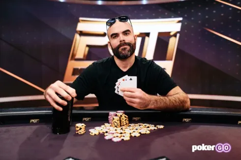 Nick Guagenti levou o troféu do inédito festival (Foto: PokerGO)
