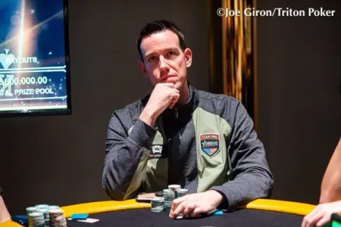 Jeff Boski se viu com uma decisão difícil pela frente (Foto: Triton Poker)
