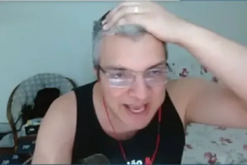 Dowgh Santos não acreditou quando viu os sete dígitos (Foto: Reprodução/Twitch)
