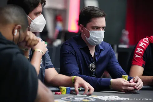 Eduardo Pires forrou em uma só mão no GGPoker
