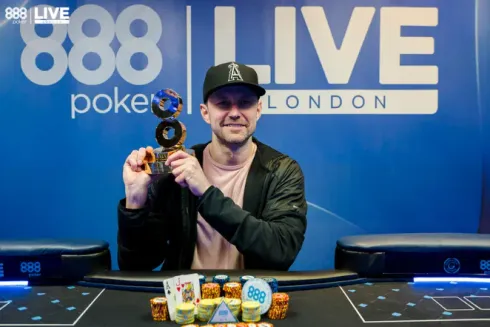 Dave McConachie, campeão do Main Event do 888poker LIVE Londres
