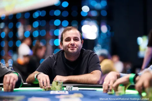 Kayhan Mokri foi quem passou no topo do chip count
