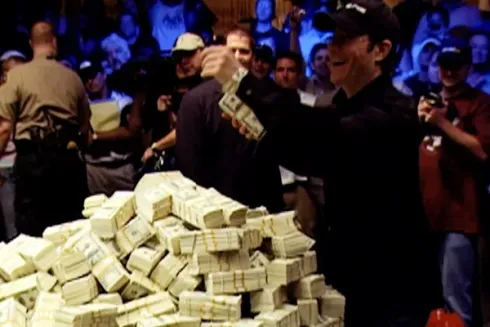 Jamie Gold levou US$ 12 milhões no maior Main Event da WSOP até hoje (Reprodução/Twitter WSOP)
