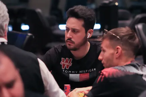 Adrian Mateos quebrou a cabeça, mas não encontrou o fold no GGPoker
