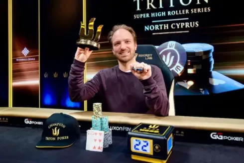 Mike Watson agora é bicampeão da série (Foto: Triton Poker)
