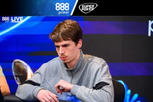 Segundo o próprio Nils Lechner, esse foi apenas seu segundo torneio live (Foto: Reprodução/Twitter @888poker)
