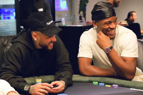 Neymar e Jimmy Butler se divertiram na batalha nas mesas do H2 Club
