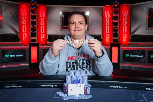 Robert Schulz conquistou sua primeira joia (Foto: WSOP)
