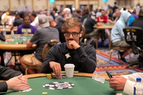 Yuri Martins ficou gigante no Main Event da WSOP
