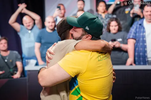 Yuri Martins e Vitor Dzivieleviski conquistaram o bracelete no mesmo ano na WSOP (Foto: Omar Sadre /PokerNews)
