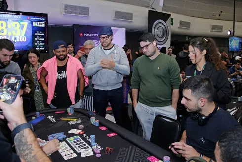 Maicon Vagner (de verde) foi eliminado por Eduardo Cunha (de cinza) na bolha do Main Event
