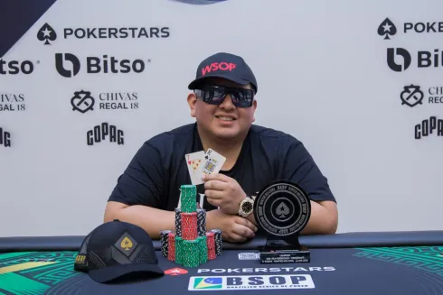 Erick Goni faturou seu primeiro troféu de campeão no BSOP
