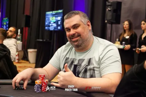 Fábio Colonese possui a dianteira no Main Event do Enjoy Poker Tour (Foto: CodigoPoker)
