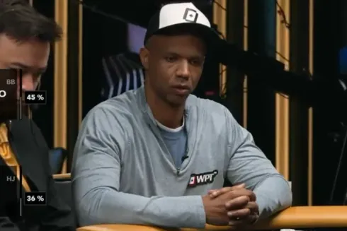 Phil Ivey acertou o turn dos sonhos (Foto: Reprodução/Twitter @tritonpoker)
