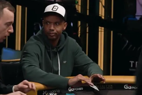 Phil Ivey não escondeu a decepção no showdown (Foto: Reprodução/Twitter @TritonPoker)
