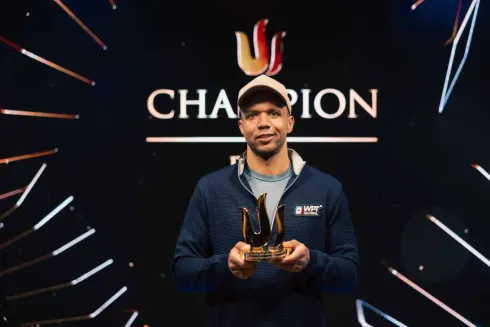 Phil Ivey bateu Danny Tang no heads-up (Foto: Triton Poker)
