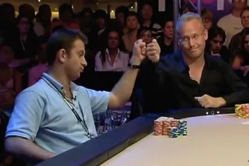 Mark Teltscher e Sander Lyloff fizeram um heads-up amigável no EPT Barcelona 2007 (Foto: Reprodução/YouTube)
