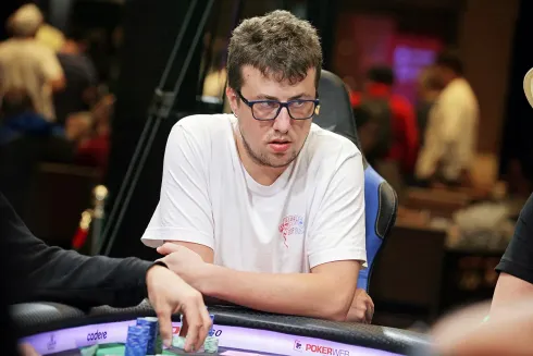 Gabriel Schroeder tem um belo stack no Estrellas Main Event
