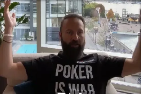 Daniel Negreanu levou um out no turn após acertar o flop
