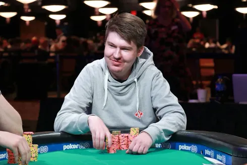 Denis Strebkov se isolou na liderança com o 10º titulo do WCOOP
