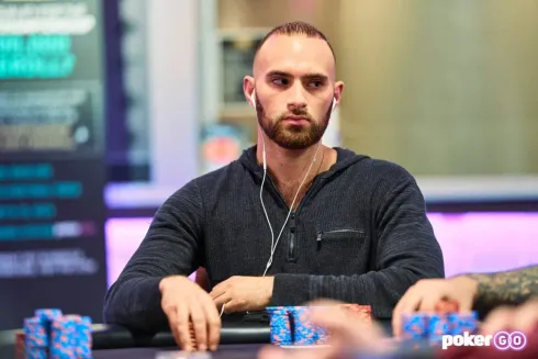 Aran Zobian tem o maior stack da FT (Foto: PokerGO)
