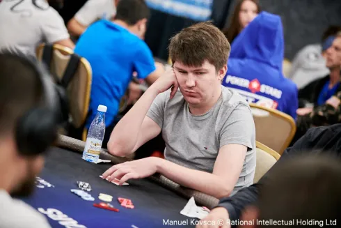 Denis Strebkov segue fazendo bonito no WCOOP 2023
