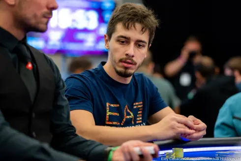 Felipe Ketzer sofreu do baralho, mas premiou bem no WCOOP
