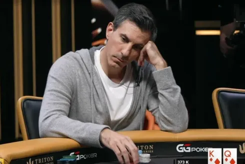 Haralabos Voulgaris largou a melhor mão na Triton Monte Carlo (Reprodução/Twitch Triton Poker Portuguese)
