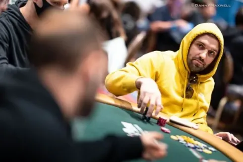 Nick Maimone encheu os bolsos com a vitória (Foto: Danny Maxwell/PokerNews)
