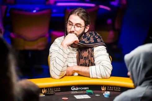 Pedro Garagnani puxou um pote de quase 80 blinds (Foto: Triton Poker)
