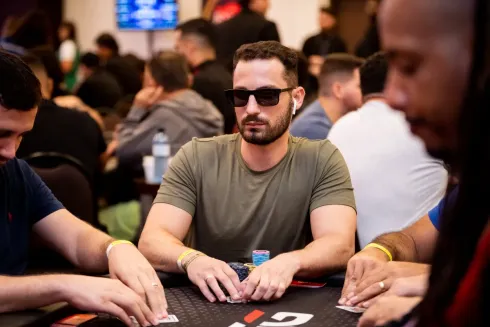 William Gomes se classificou no Dia 1B do torneio
