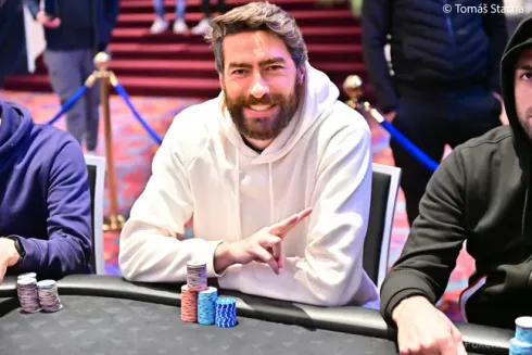 Bruno Desimoni bateu na trave do bracelete na WSOP Europa (foto: PokerNews)
