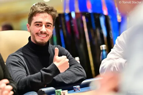 Felipe Ketzer está enfrentando um field de peso na WSOP Europa (foto: PokerNews)
