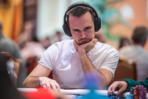 Mikita Badziakouski é mais um nome de peso confirmado (foto: World Poker Tour)
