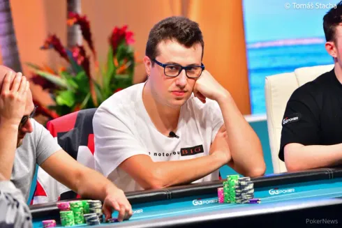 Gabriel Schroeder busca o segundo bracelete da carreira na WSOP Paradise (foto: PokerNews)
