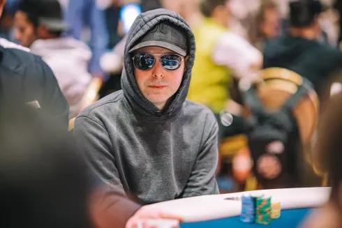 Peter Neff puxou a fila no Dia 1B (Foto: WPT)
