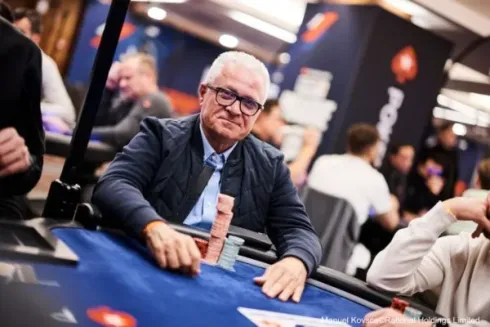 Nikolaos Iliakis foi salvo pelo call no EPT Praga (Foto: PokerNews)
