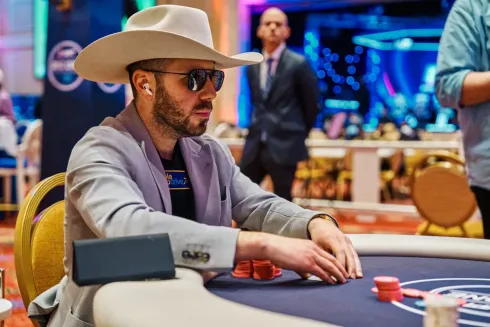 Dan Smith seguiu na liderança do chip count (Foto: WPT)
