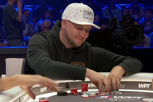 Jon Glendinning conseguiu se manter vivo no WPT Prime Championship (Foto: Reprodução/Youtube @World Poker Tour)
