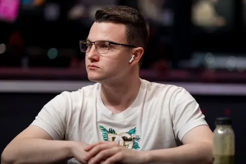 Alex Kulev buscará o título no GGPoker nesta terça (foto: PokerNews)
