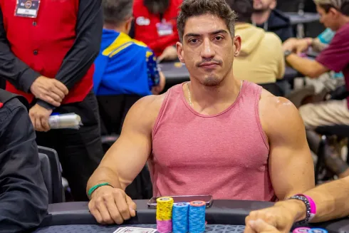 Lucas Salum saiu na frente no primeiro dia classificatório do Main Event
