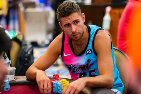 Sean Perry levou uma derrota milionária (foto: WPT)
