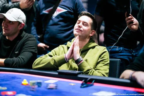 Ignacio Molina rezou para o baralho, mas acabou caindo no Main Event do EPT Paris
