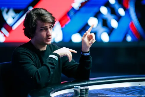 Enrico Camosci faturou a espada prateada no EPT Paris
