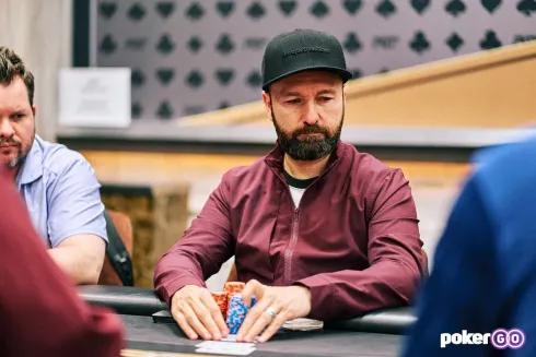 Daniel Negreanu está na briga pelo título (Foto: PokerGO)
