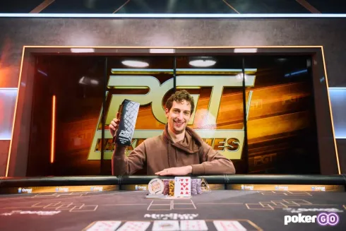 Dan Zack conquistou o troféu no festival realizado em Las Vegas (Foto: PokerGO)
